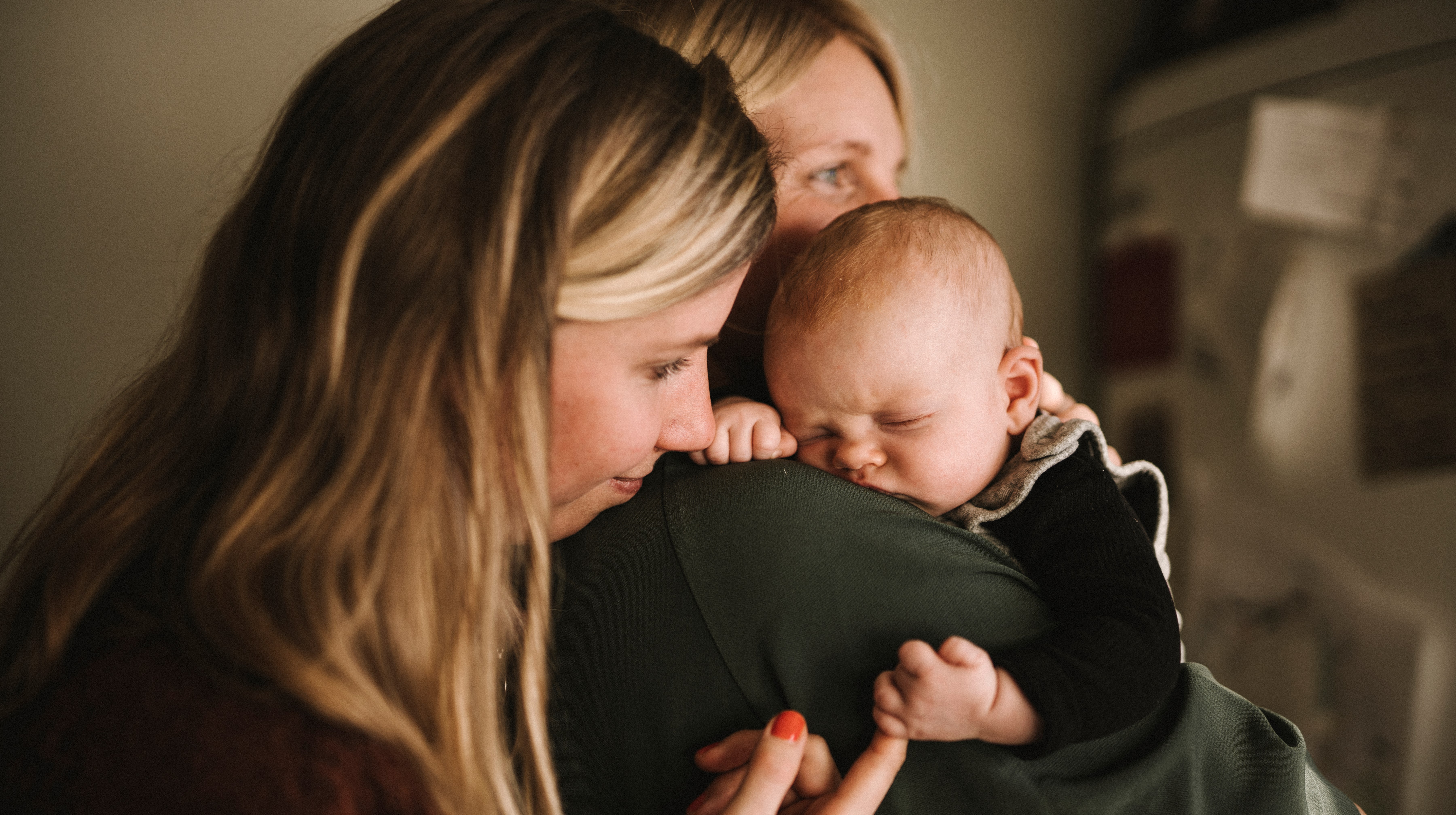 Föräldrar med sitt barn. 